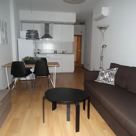 - Jinetes, 14 * Málaga